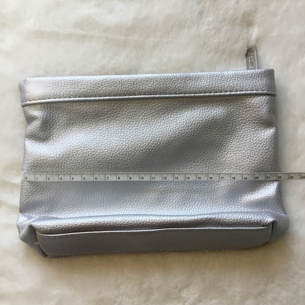 La Prarie Silver Makeup Bag - Picture 3 of 5